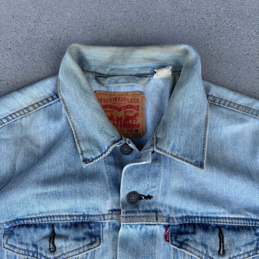Levis's Denim Trucker Jacket Men Light Wash Blue Size Medium - Picture 2 of 6